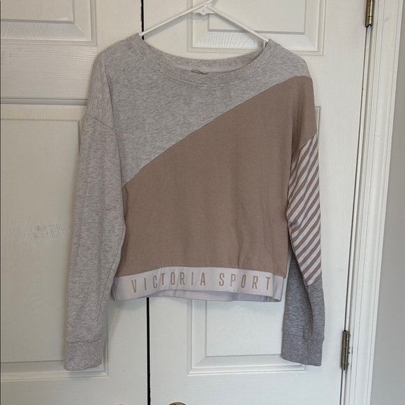 Victoria Sport Grey Beige Cropped Pullover Sweatshirt Size Medium - Picture 1 of 7